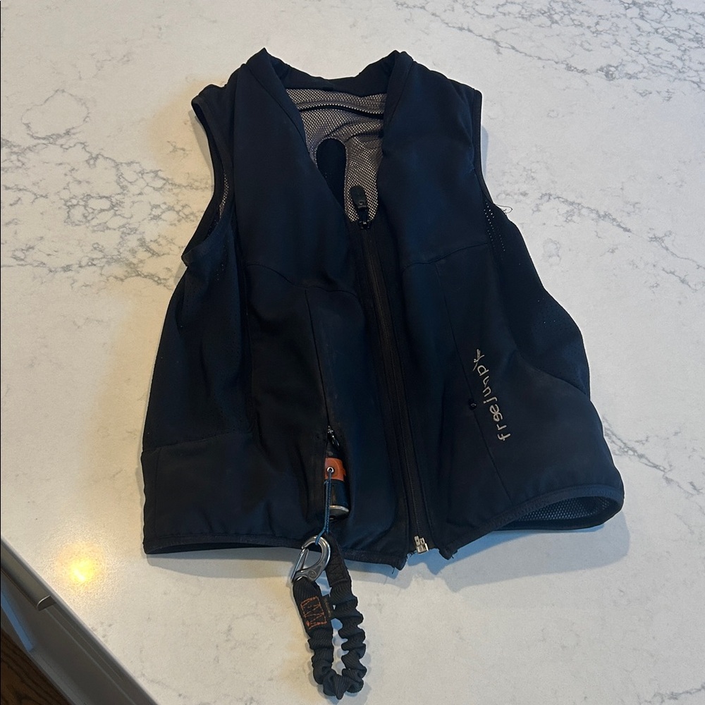 Black free-jump air vest